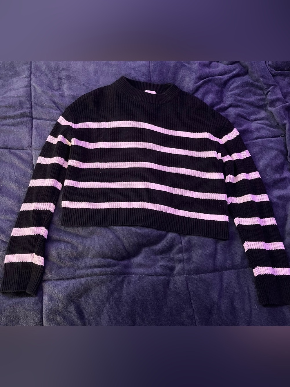 H&M Black and White Striped Cropped Crew Sweater